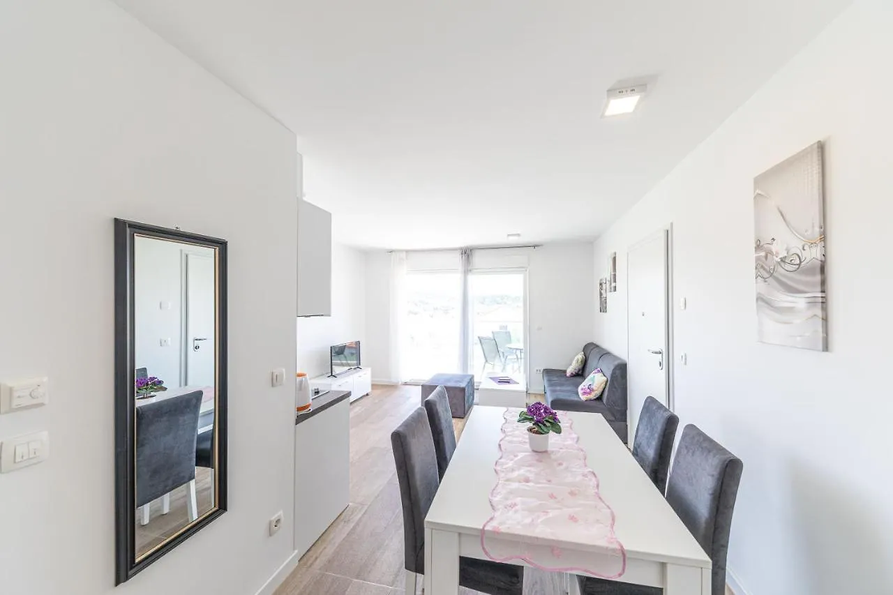Sea View Apartment Trogir 0*,